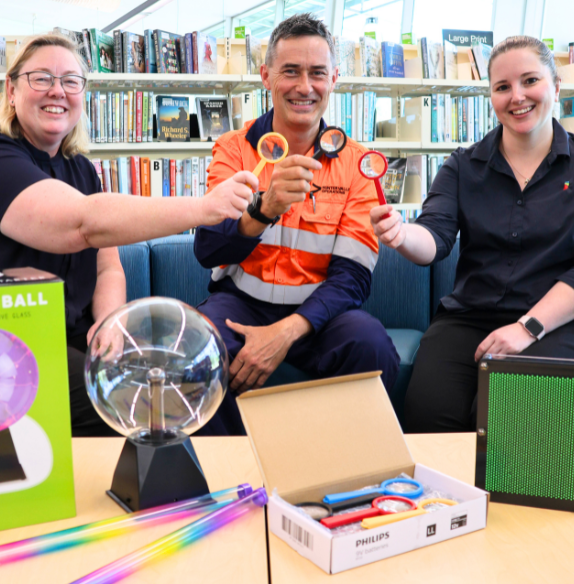 Nic McLaughlin (centre), HVOs Environment and Community Officer at the launch of Singleton Library's Little Bang Science program launch